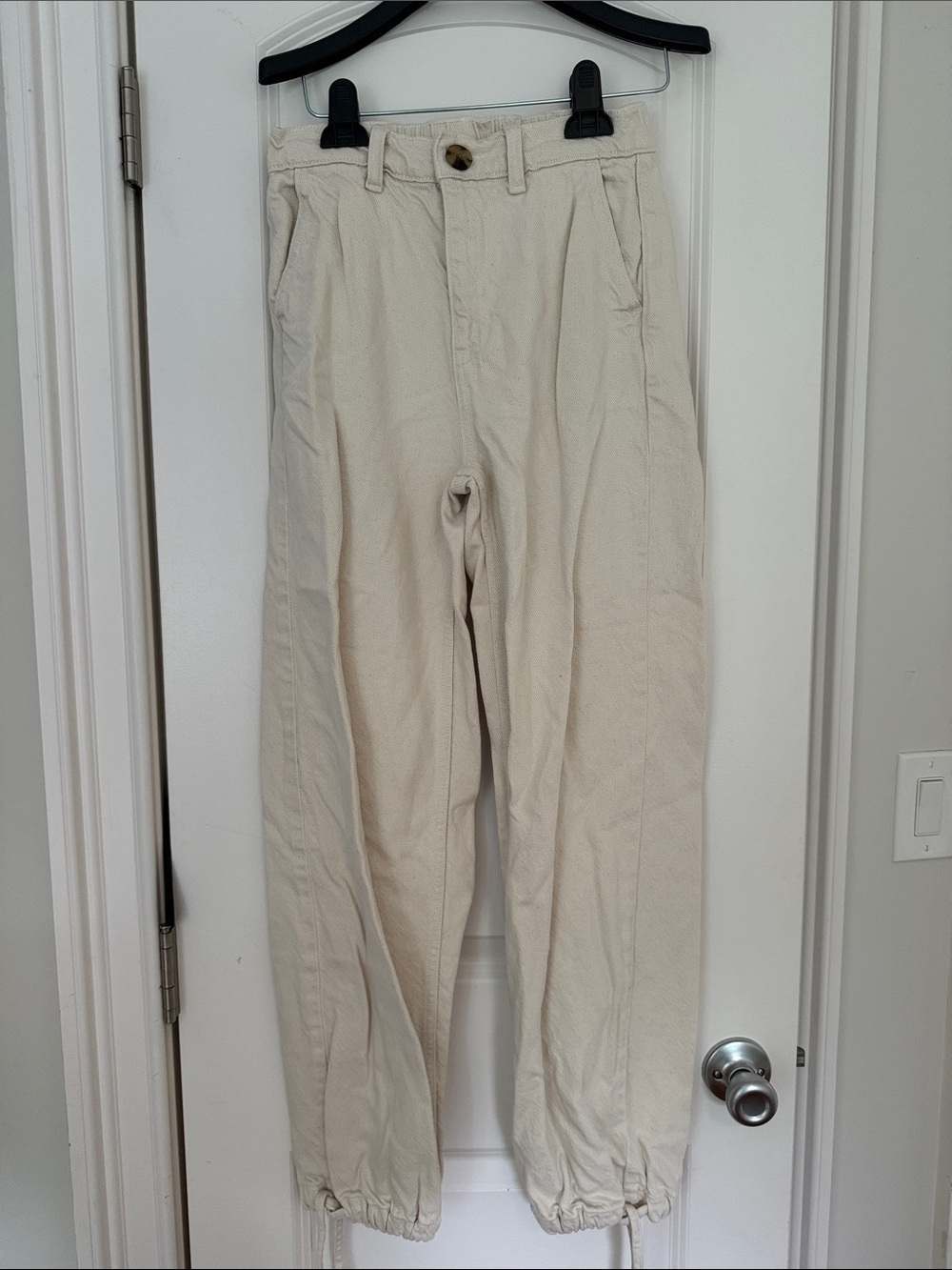 Women’s Cream Drawstring Hem Casual Pants